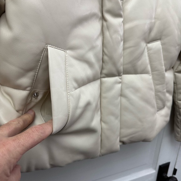 Abercrombie & Fitch Cream Faux Leather Mini Puffer Jacket - Picture 3 of 8